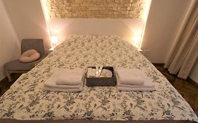 Cozy Old Town Apartment - Free Minibar